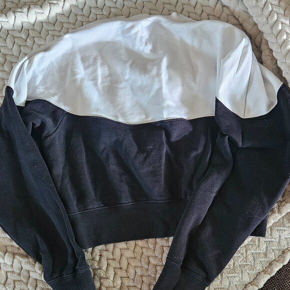 COPY - Cropped Sweater - Picture 1 of 2